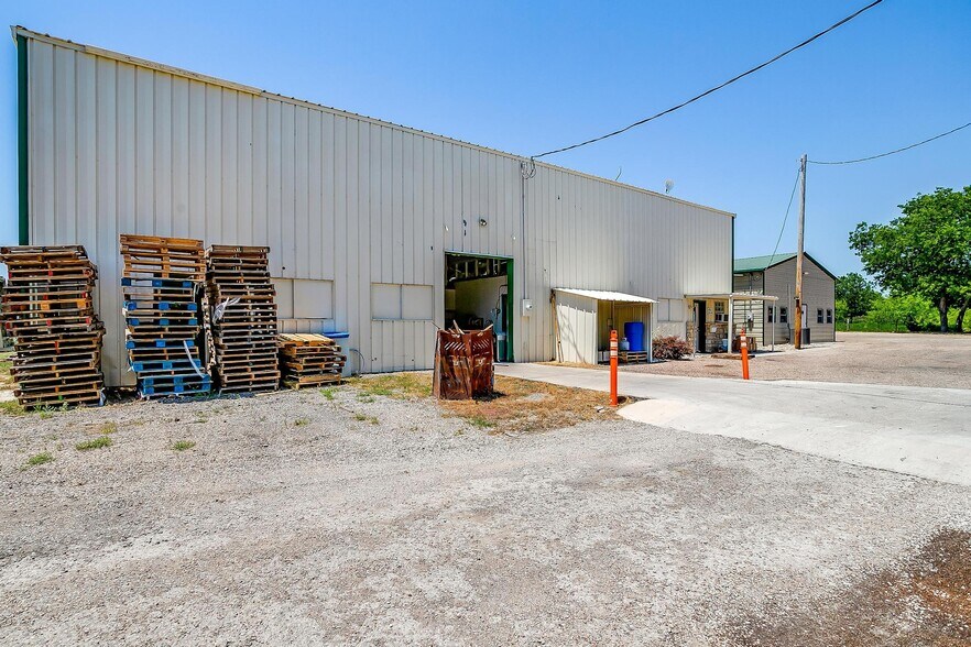 More Photos Of 6212 FM 933, Blum Warehouse For Sale