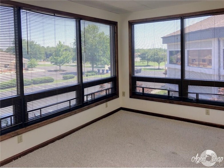 More Photos Of 838 Walker Sq, Dover Office For Sale