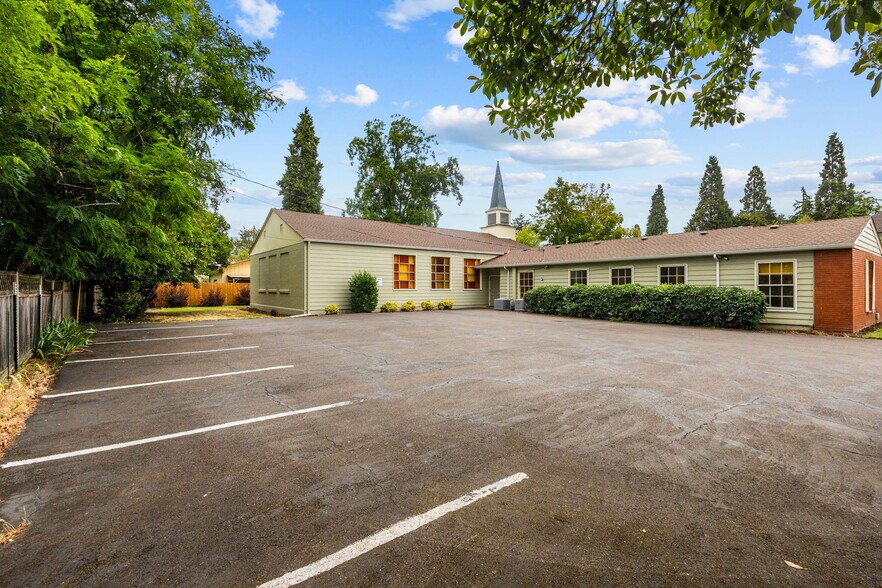 More Photos Of 537 7th Ave SW, Albany Religious Facility For Sale