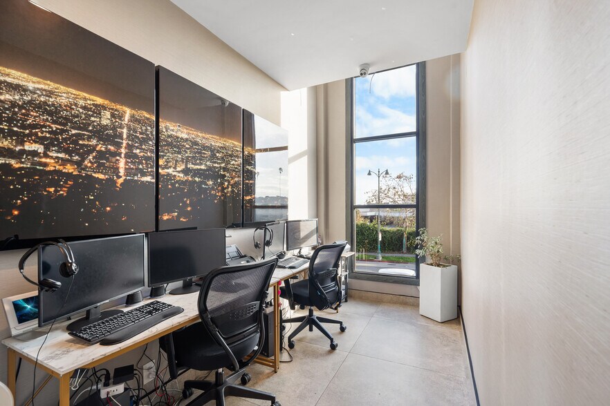 More Photos Of 4041 Wilshire Blvd, Los Angeles Office For Lease