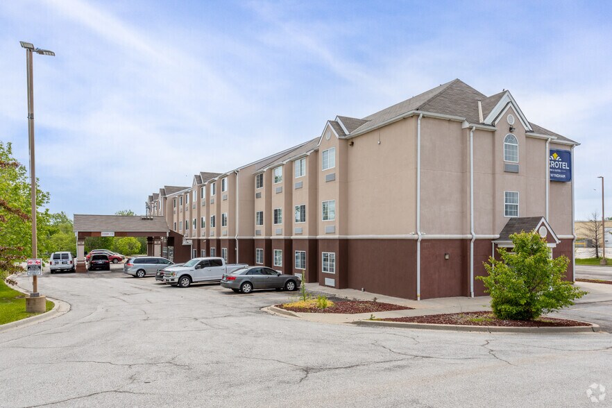 More Photos Of 11831 NW Plaza Cir, Kansas City Hotel For Sale