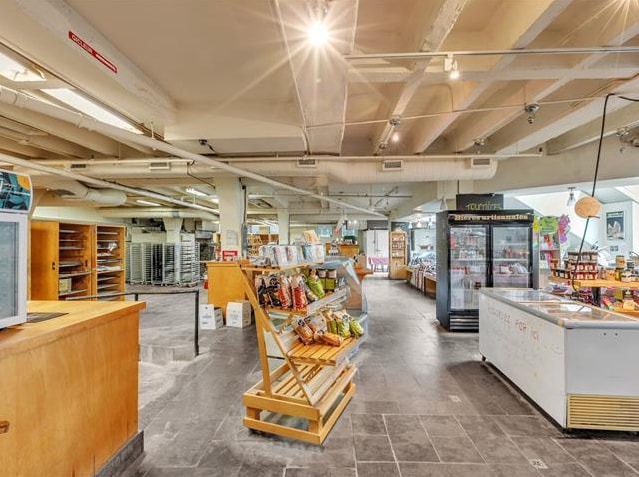 More Photos Of 1375 Av Laurier E, Montr&#233;al Storefront Retail Residential For Lease