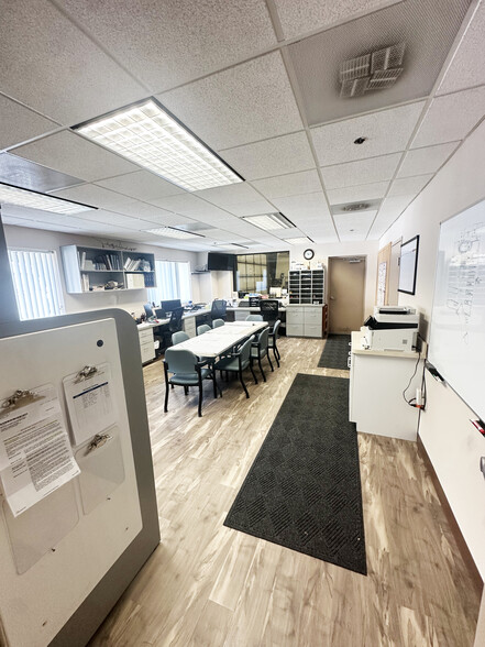 More Photos Of 21530 Blackwood Ct, Sterling Warehouse For Lease