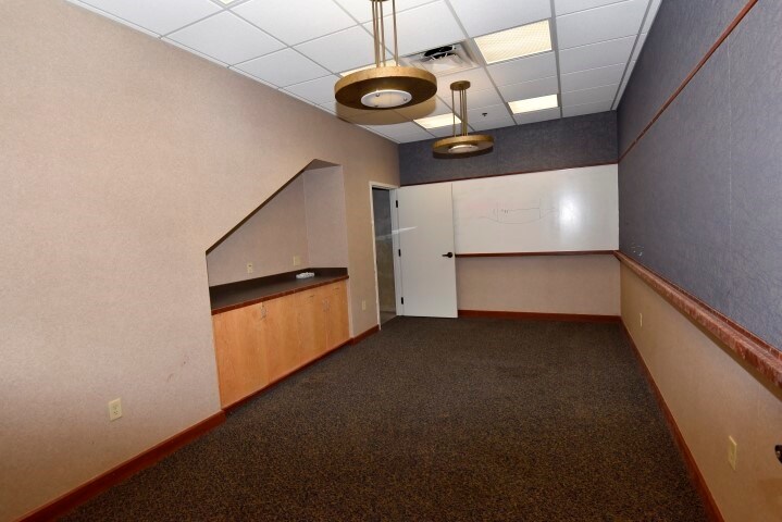 More Photos Of 2834 Northgate Dr, Iowa City Office For Sale
