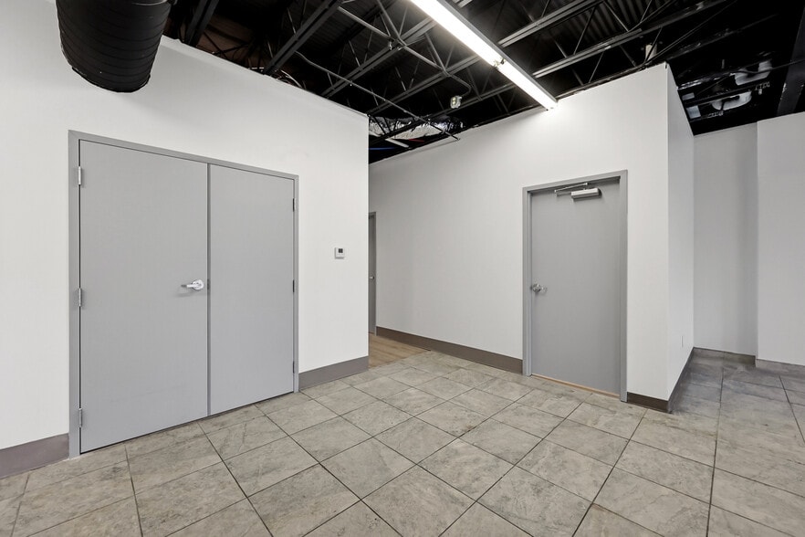 More Photos Of 937 Winchester Rd, Lexington Storefront For Lease
