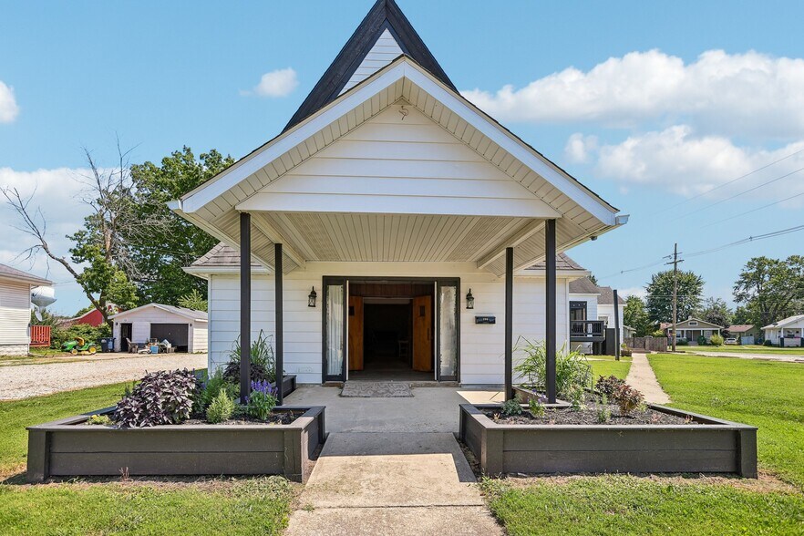 More Photos Of 206 W Spruce St, Gillespie Religious Facility For Sale
