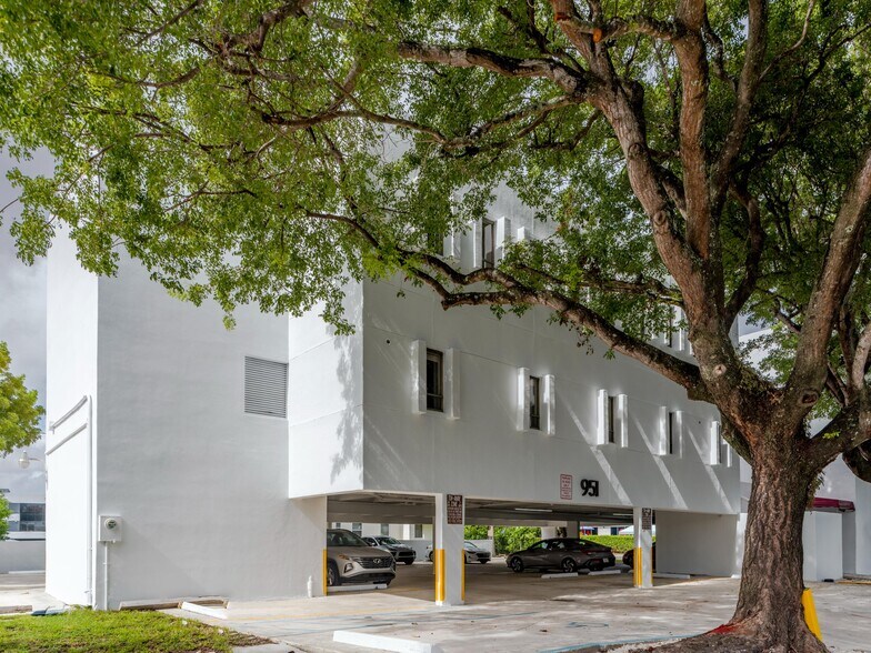More Photos Of 951 S Le Jeune Rd, Coral Gables Medical For Lease