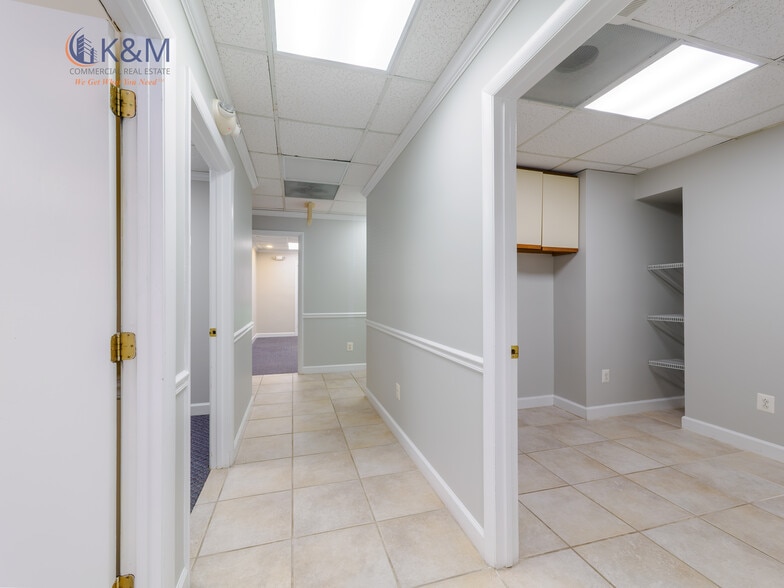 More Photos Of 5205-A Lyngate Court @ Braddock and Rolling Road, Burke Office For Sale