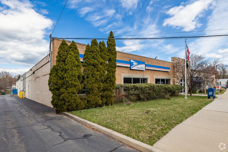 More Photos Of 240 Glen Head Rd, Glen Head Freestanding For Lease