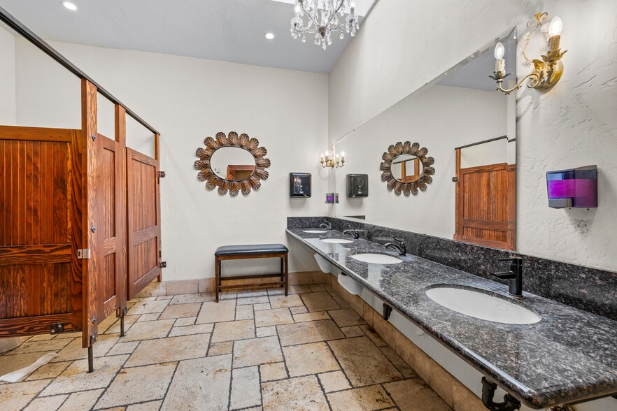 More Photos Of 234 SW 5th St, Grants Pass Restaurant For Sale