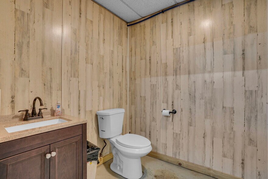 More Photos Of 6851 W Gerwoude Dr, Mc Bain Warehouse For Sale