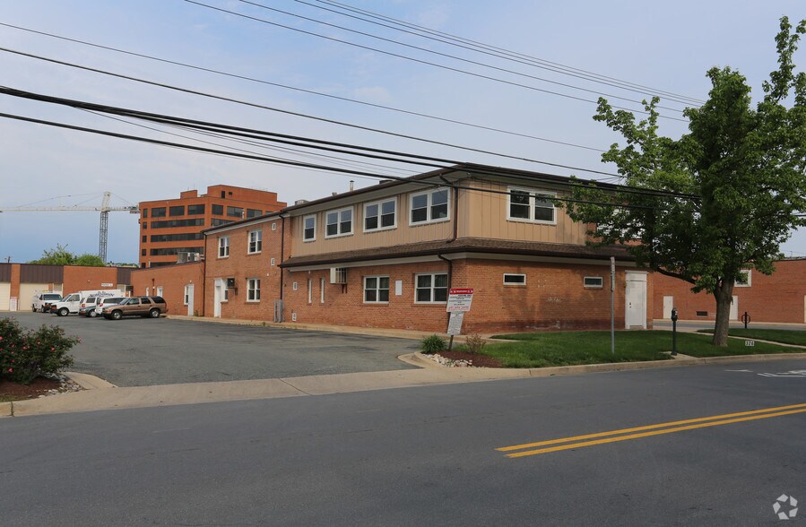 Primary Photo Of 326 N Stonestreet Ave, Rockville Flex For Lease