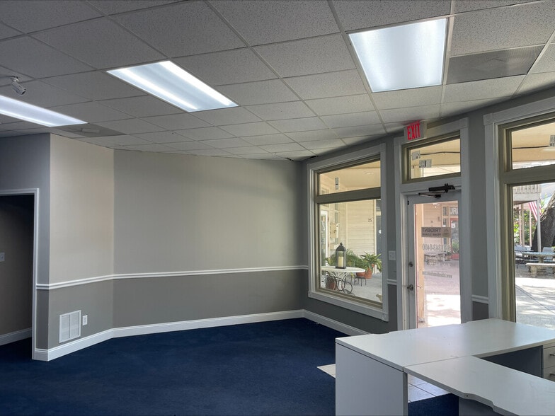 More Photos Of 913 Gulf Breeze Pky, Gulf Breeze Storefront Retail Office For Sale