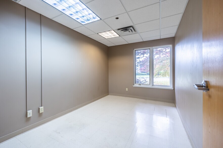 More Photos Of 980 Westfall Rd, Rochester Medical For Lease