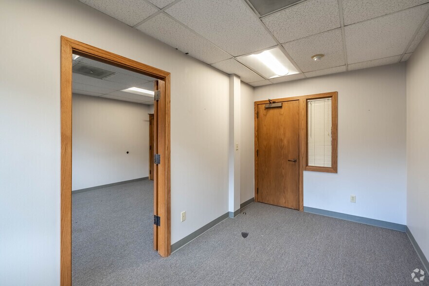 More Photos Of 7981 168th Ave NE, Redmond Office For Lease