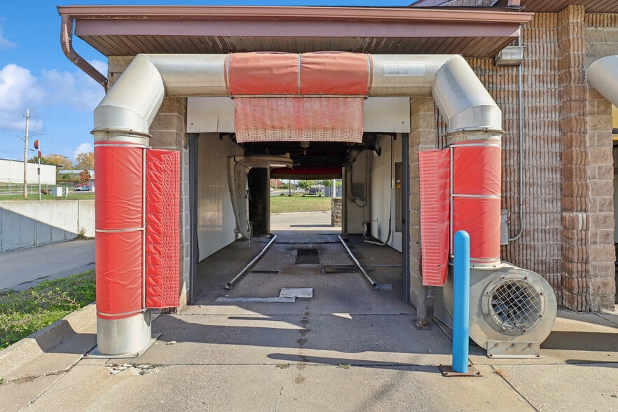 More Photos Of 3508 Delaware Ave, Des Moines Carwash For Sale