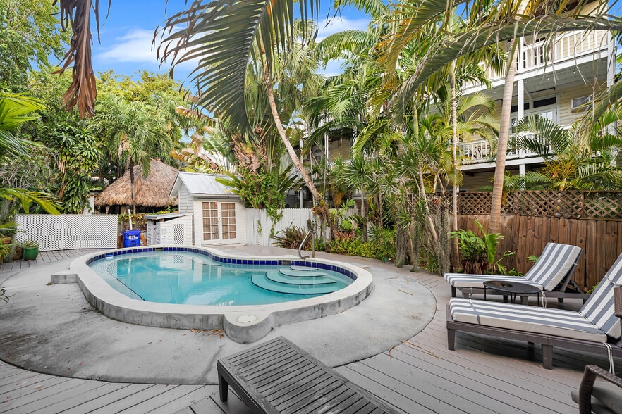 More Photos Of 812 Fleming St, Key West Storefront For Sale