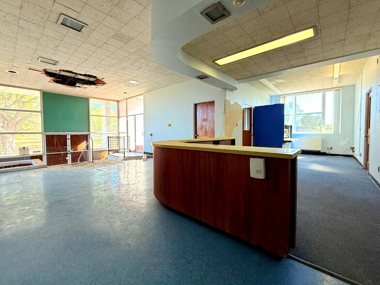 More Photos Of 600 Avenue S NW, Winter Haven Research And Development For Sale