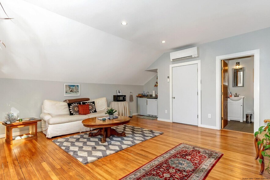 More Photos Of 17 Mill Hill Rd, Woodstock Restaurant For Sale