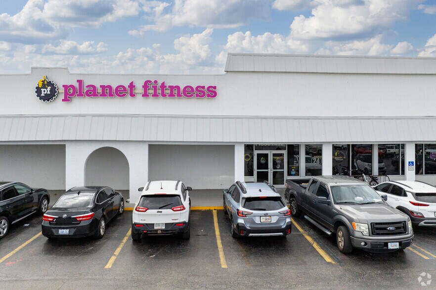 More Photos Of 15501 Old McGregor Blvd, Fort Myers General Retail For Lease