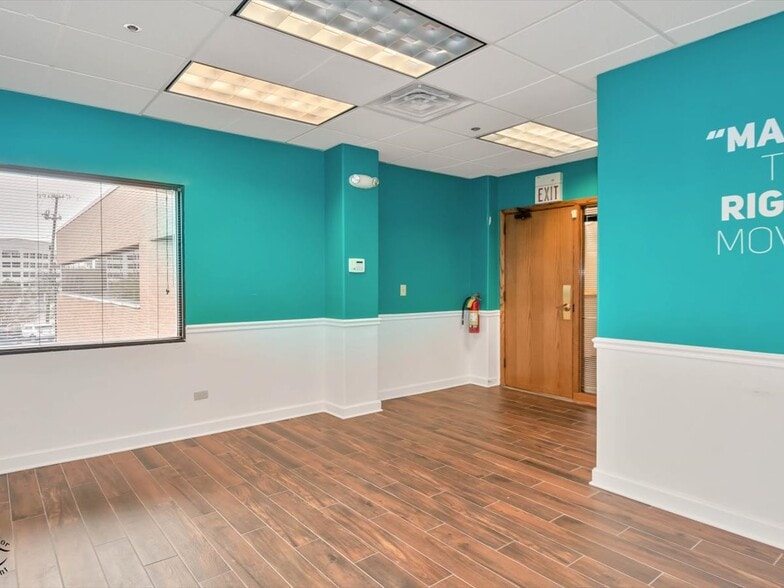 More Photos Of 1990 E Algonquin Rd, Schaumburg Medical For Lease