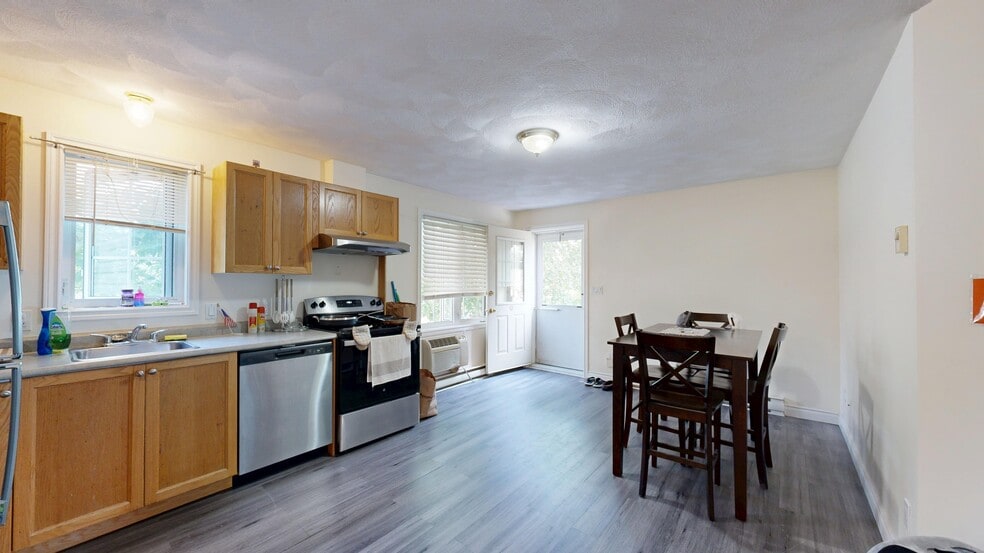 More Photos Of 487 Humphrey St, Swampscott Office For Sale