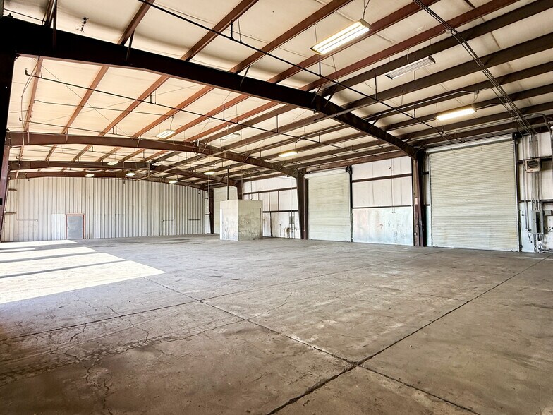 More Photos Of 3865-3885 Rockbottom St, North Las Vegas Manufacturing For Lease
