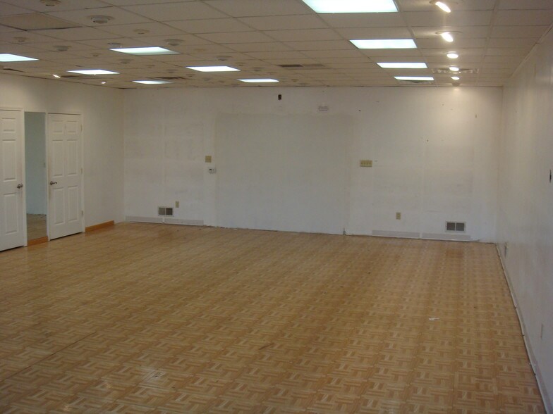 More Photos Of 1173-1175 Green St, Iselin Storefront Retail Office For Sale