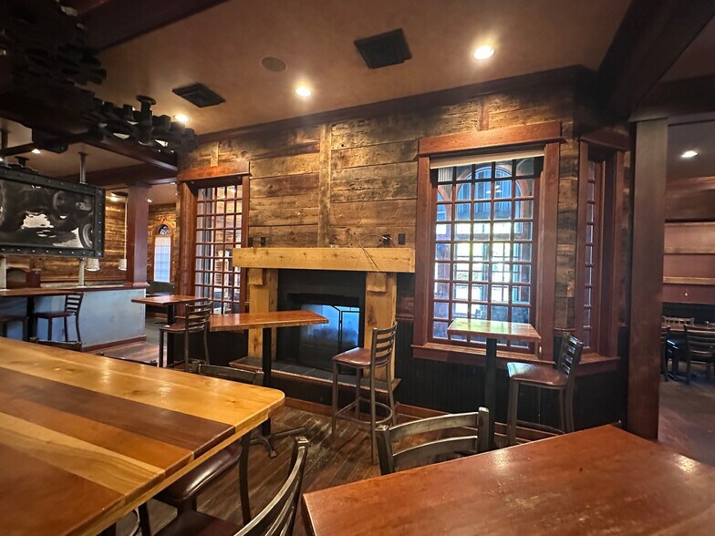 More Photos Of 423 S Union St, Traverse City General Retail For Sale