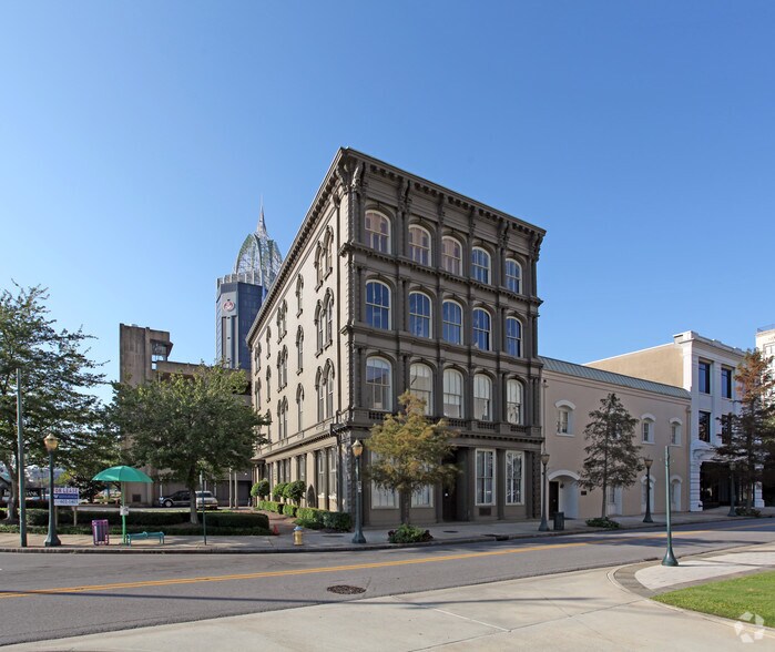 More Photos Of 2 S Water St, Mobile Office For Sale