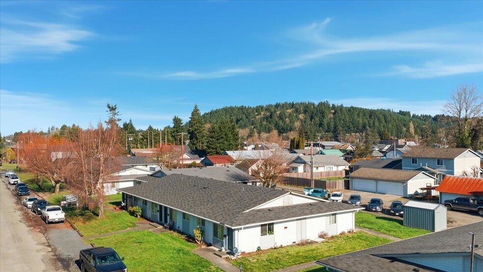 More Photos Of 1100-1105 S Pearl St, Centralia Apartments For Sale