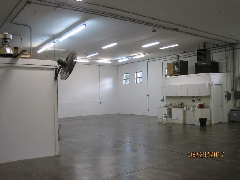 More Photos Of 4465 Limaburg Rd, Hebron Warehouse For Lease