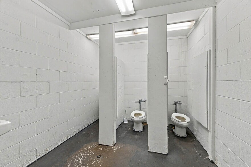 More Photos Of 3811 Darien Hwy, Brunswick Flex For Sale