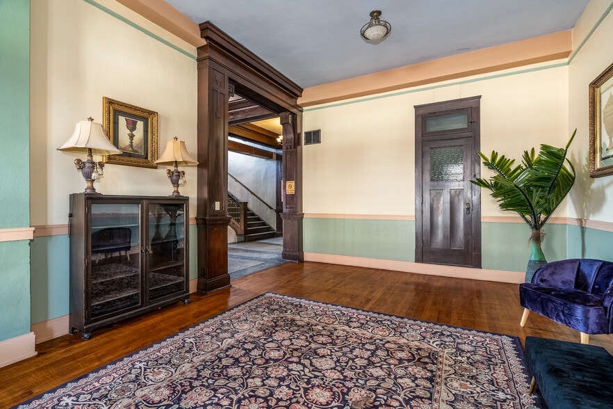 More Photos Of 1329 Walnut St, Murphysboro Office For Sale