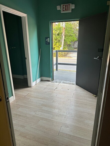 More Photos Of 469 Atlantic Blvd, Atlantic Beach Storefront For Lease