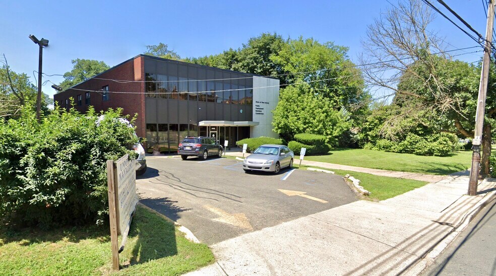 More Photos Of 495 W State St, Trenton Office For Sale