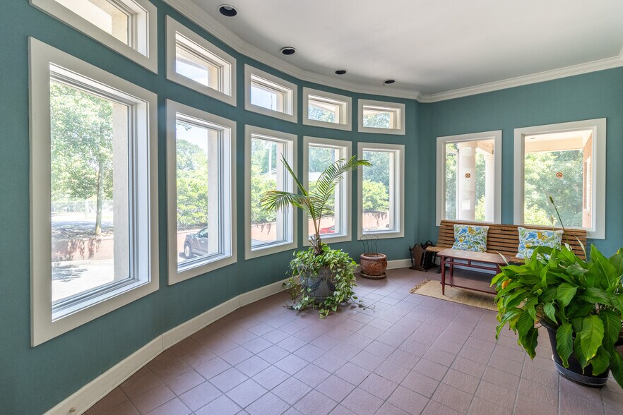 More Photos Of 1421 Ross Dr, Dalton Office For Sale