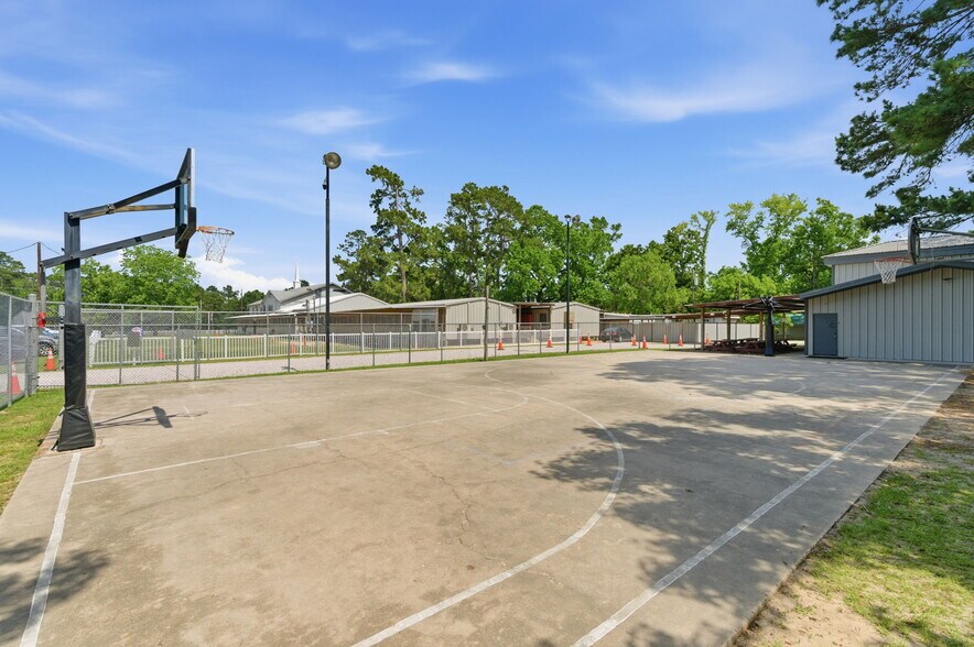 More Photos Of 3401 N Frazier St, Conroe Specialty For Sale