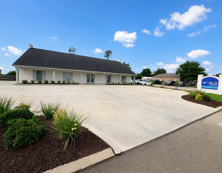 Primary Photo Of 1909 Southwood Dr, Lake Charles Office For Lease