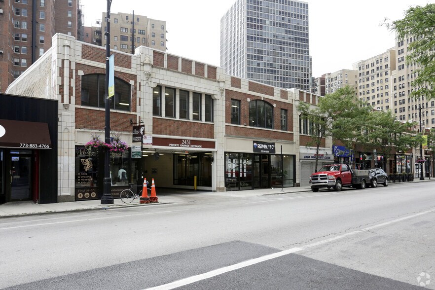 More Photos Of 2417-2433 N Clark St, Chicago General Retail For Lease