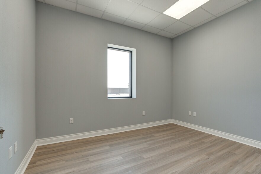 More Photos Of 9007 CR 6820, Lubbock Warehouse For Lease