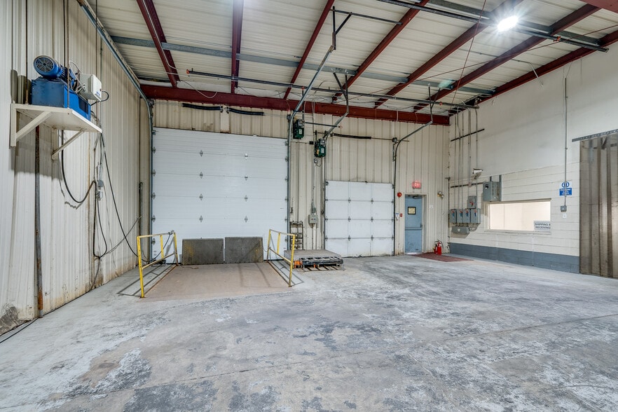 More Photos Of 47 Antares Dr, Ottawa Warehouse For Lease