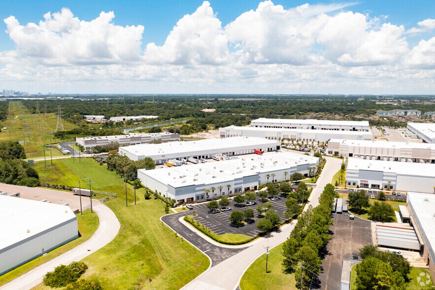 More Photos Of 6533-6555 Pelican Creek Cir, Riverview Warehouse For Lease