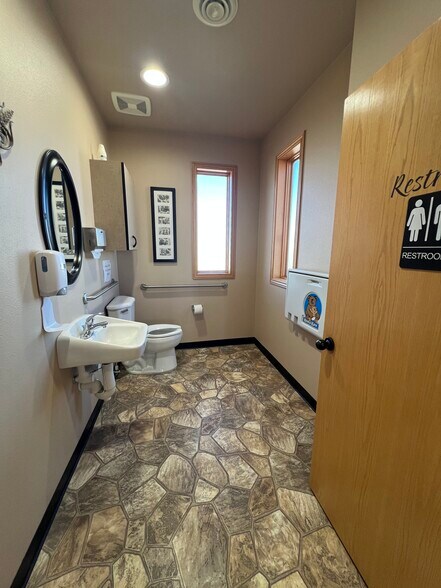 More Photos Of 77 Adcock Dr, Alamosa Healthcare For Sale