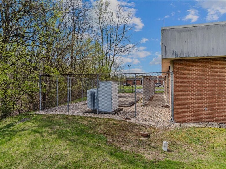 More Photos Of 204 Sand Mine Rd, Berkeley Springs Flex For Sale