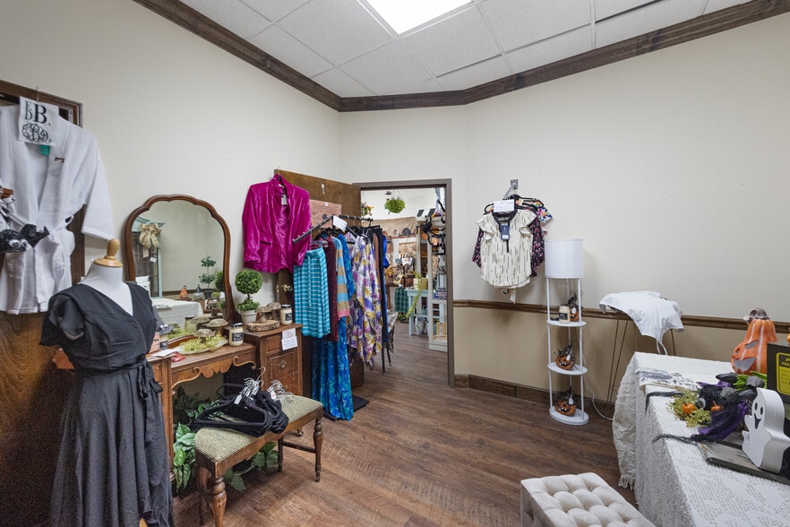 More Photos Of 120 N Main St, De Soto Storefront Retail Residential For Sale
