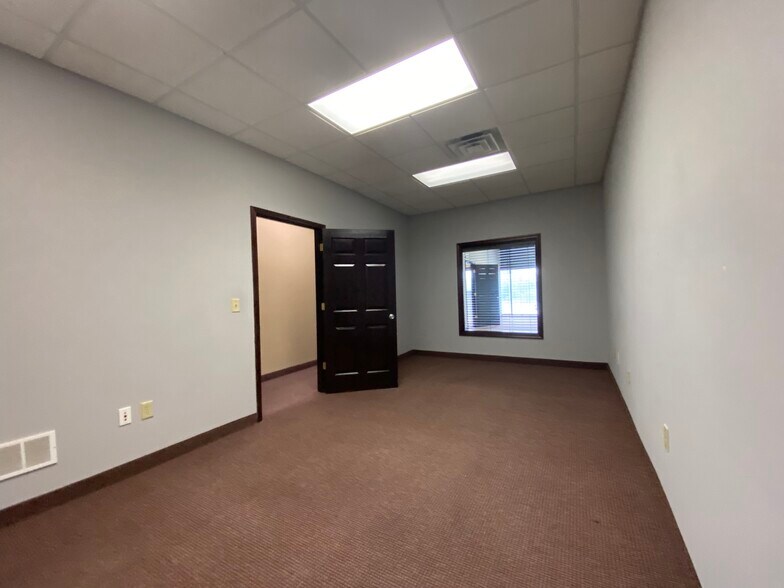 More Photos Of 2801 Bertholet Blvd, Valparaiso Office For Sale