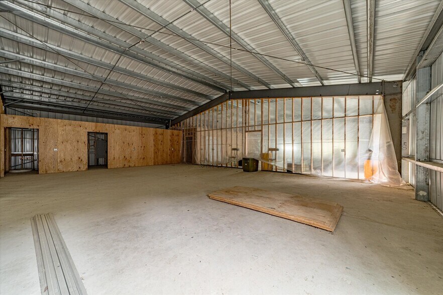 More Photos Of 1560 Redwood Dr, Garberville Warehouse For Sale