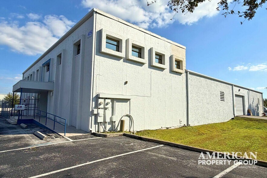 More Photos Of 4050 Middle Ave, Sarasota Warehouse For Lease