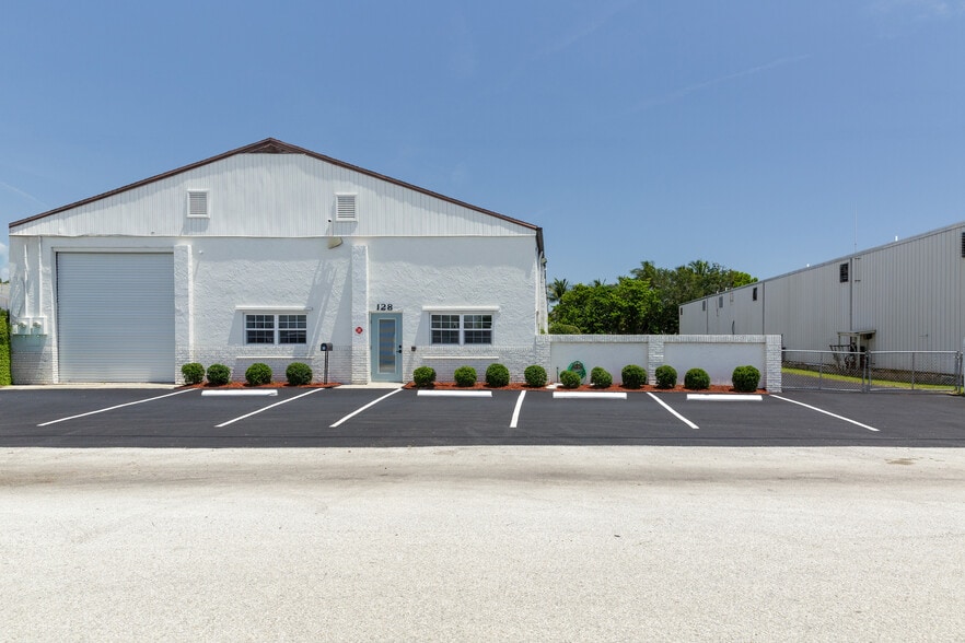 Primary Photo Of 128 Tomahawk Dr, Indian Harbour Beach Warehouse For Lease